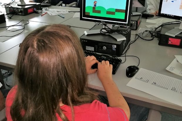 Ahrensburg Hacker School Hacker-Kurs für junge Leute